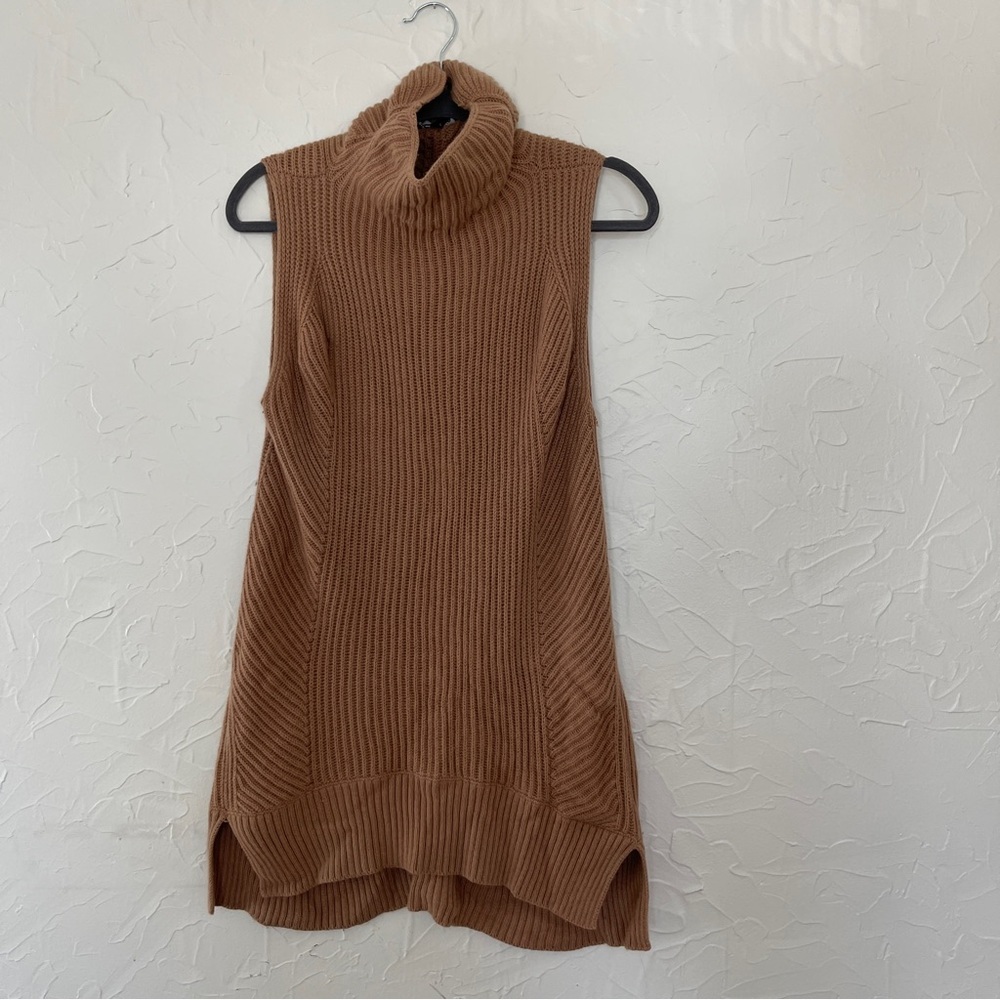 Vince Women’s Sweater Vest. Wool and Cashmere blend. Size Medium M
